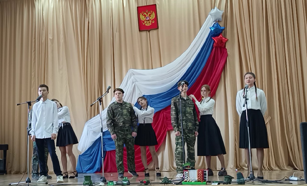 Победа в школьном фестивале военно-патриотической песни!.